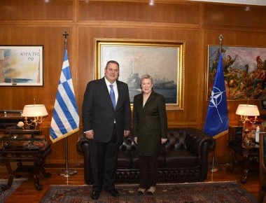 Πραγματοποιήθηκε η συνάντηση Γ. Γ του ΝΑΤΟ και του Π. Καμμένου (φωτό)